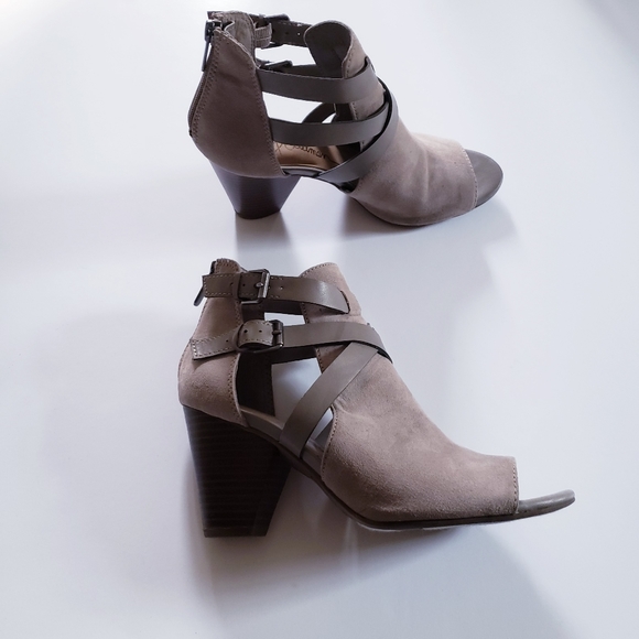 Libby Edelman Tan Open Toe Buckle Booties size 6.5 - Picture 8 of 10